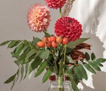 Celebrate Spring! Flower Arrangements by Anna Kao (in Mandarin Chinese and English) image